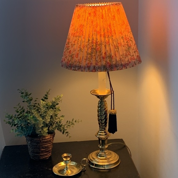 Vintage brass table lamp with vintage lampshade floral cottage core traditional - Picture 5 of 15